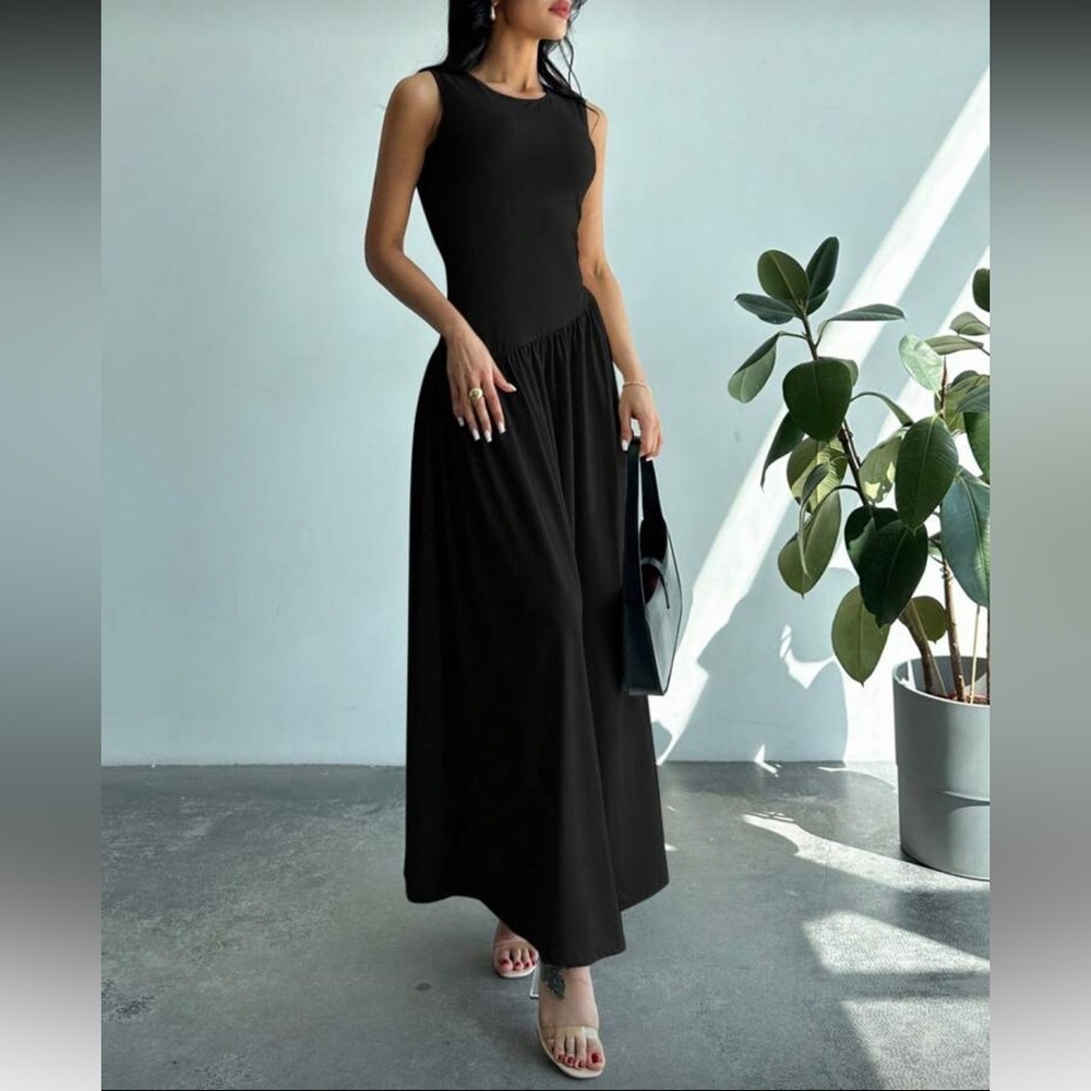 Sleeveless Black Maxi Dress - Classic Elegant Silhouette - Picture 4 of 5